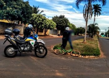 Polícia Militar prende jovem com mandado de prisão por furto em Chapadão do Sul