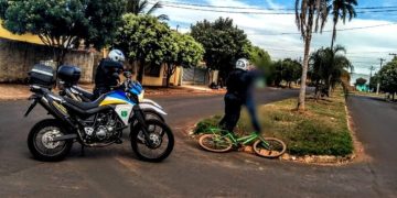 Polícia Militar prende jovem com mandado de prisão por furto em Chapadão do Sul