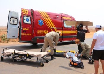 Motociclista de 50 anos sofre acidente na Avenida Pantanal e é levado ao hospital com corte profundo