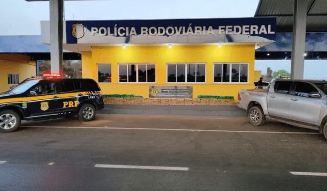 PRF intercepta 884 kg de maconha em caminhonete roubada em Paranaíba