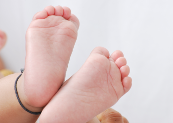 Indonésio é preso após vender filho para apostas online por R$ 5 mil