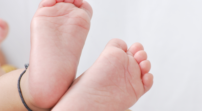 Indonésio é preso após vender filho para apostas online por R$ 5 mil