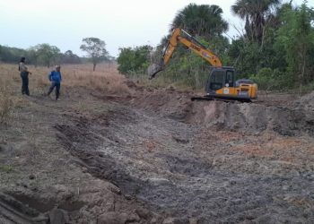 Em Figueirão Prefeitura apoia pequenos produtores com abertura de tanques e melhorias rurais