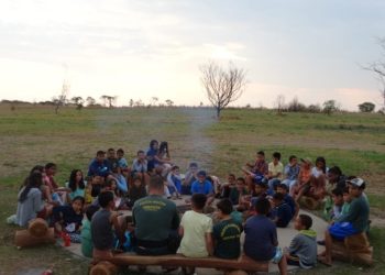 Projeto Florestinha promove educação ambiental com acampamento para jovens em Costa Rica