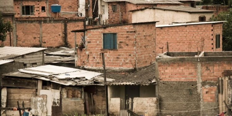 Mato Grosso do Sul tem menor índice de moradores em favelas do país, revela Censo 2022