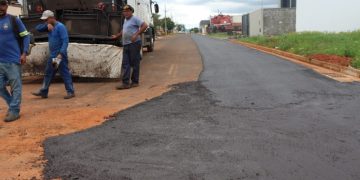 Chapadão do Sul investe em lama asfáltica para revitalizar ruas dos bairros Esplanadas II e III