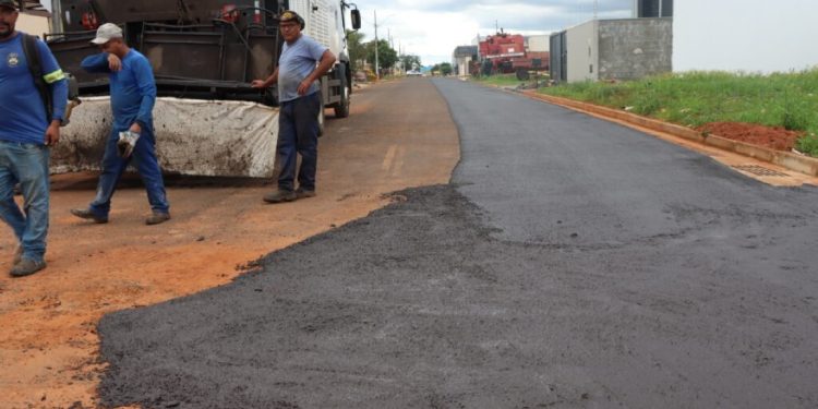 Chapadão do Sul investe em lama asfáltica para revitalizar ruas dos bairros Esplanadas II e III