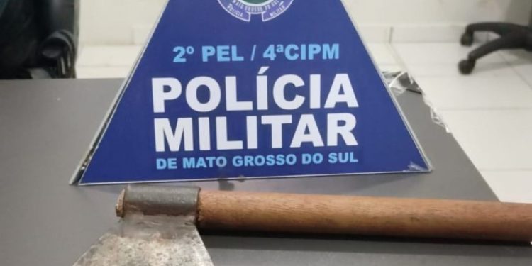 Homem é preso após atacar mulher com machadinha em tentativa de homicídio em Costa Rica