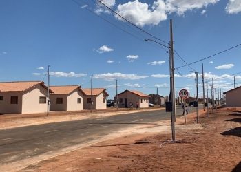 Parceria entre governo e comunidade entrega 33 casas a famílias de Costa Rica