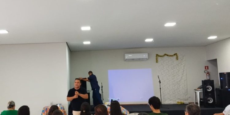 Palestra sobre neurociência e resiliência é realizada pela Prefeitura de Alcinópolis