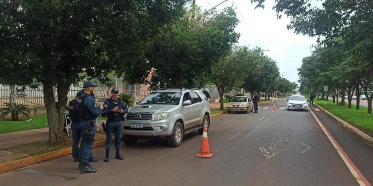 PMs da 4ª CIPM realizam blitz após curso de atualização sobre trânsito em Chapadão do Sul