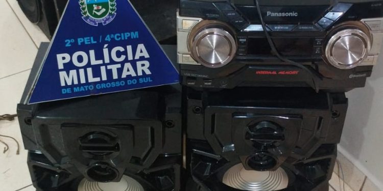 Costa Rica: Mulher é detida após festa com som alto em plena noite