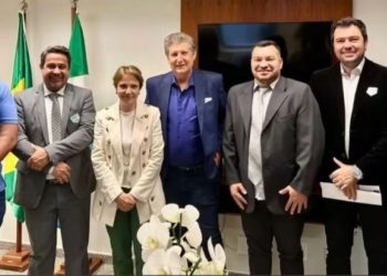 Prefeito eleito Walterde Schlatter busca avanços na saúde e transporte durante visita a Brasília