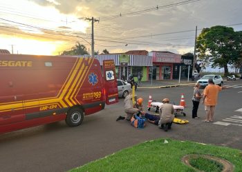 Acidente entre motos fere duas pessoas em Costa Rica; condutora estava com documentos vencidos