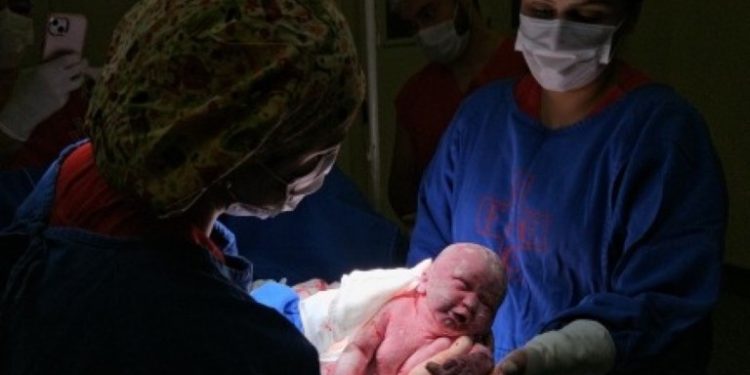 Sofia é a primeira bebê de 2025 em Costa Rica, nascendo na Fundação Hospitalar