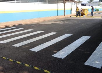 Prefeitura de Chapadão do Sul revitaliza sinalização escolar para reduzir riscos no trânsito