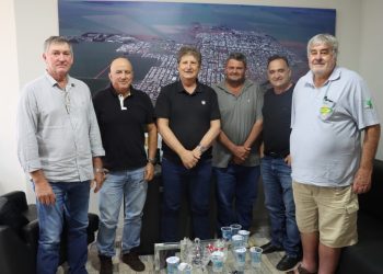 Produtores rurais de Pedra Branca solicitam melhorias em estradas durante encontro com prefeito