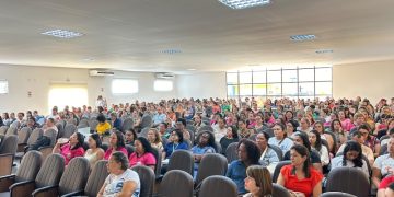 Formação continuada marca início do ano letivo em Costa Rica