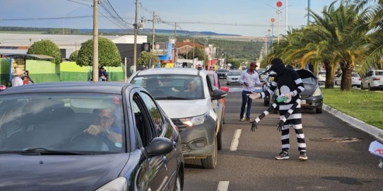 Prefeitura de Costa Rica promove blitz contra a dengue e reforça combate ao Aedes aegypti