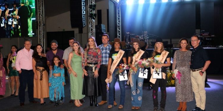 Baile da Rainha lança a 31ª Exposul com eleição de Karine de Oliveira