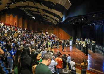 Chapadão do Sul é contemplado com novo veículo para saúde durante evento estadual