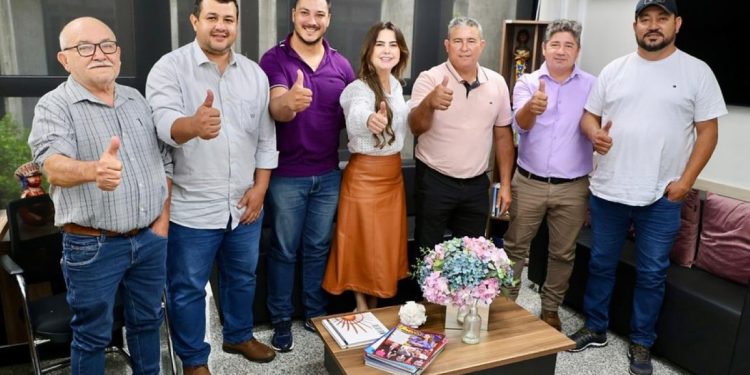 Presidente da Câmara de Costa Rica, Artur Baird, se reúne com deputada Mara Caseiro para buscar investimentos