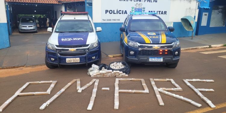 Mulher é presa em Paraíso das Águas após ser flagrada com carro clonado e quase 100 kg de drogas