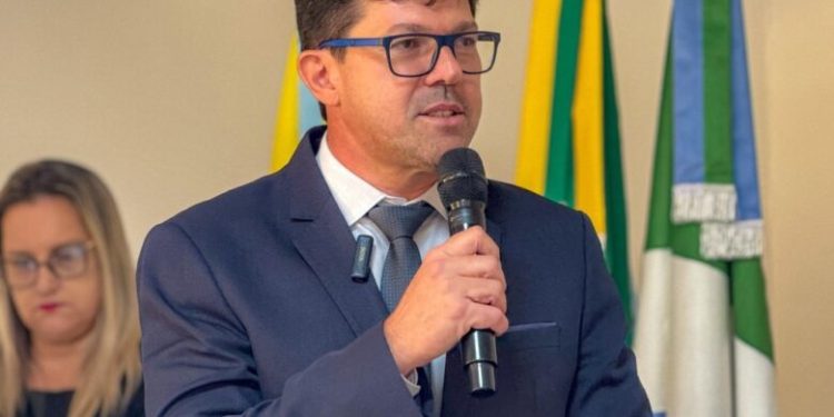 Prefeito de Costa Rica entra em férias e vice assume interinamente