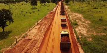 Figueirão avança em obras de revestimento primário na estrada do Mirassol