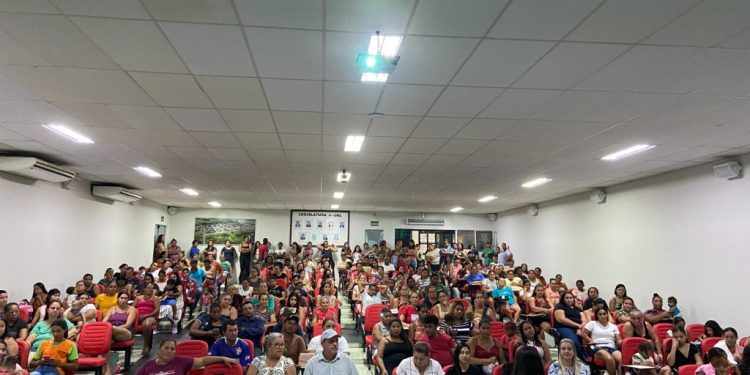 Famílias de Alcinópolis participam de encontro sobre o Bolsa Família no CRAS