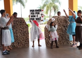 Chapadão do Sul recebe apresentação da Paixão de Cristo com alunos da APAE