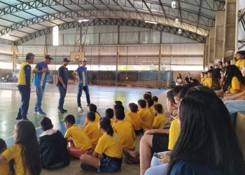 Alunos da EM Cecília Meireles recebem orientações sobre sinalização e uso de equipamentos