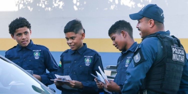 Blitz educativa mobiliza alunos em Chapadão do Sul