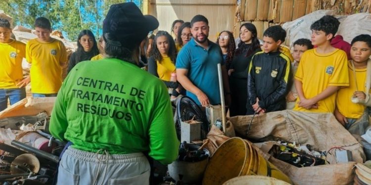Alunos do 7º ano visitam CTR de Chapadão do Sul para aprender sobre gestão de resíduos