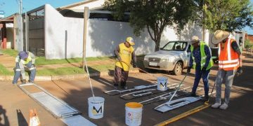 Sinalização viária é reforçada no bairro Esplanada em Chapadão do Sul