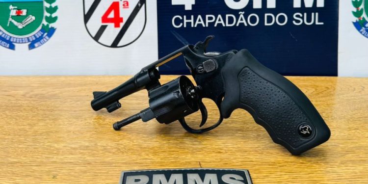 PM apreende armas e skunk durante operação em Chapadão do Sul