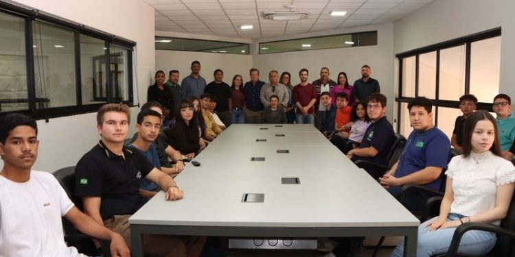 “Câmara Vai à Escola” aproxima jovens da gestão pública municipal