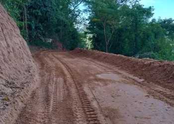 Prefeitura de Figueirão executa obras em estradas da Serra Zé Cartão