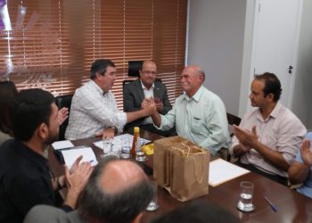 Prefeito de Figueirão entrega propostas de infraestrutura ao governo estadual