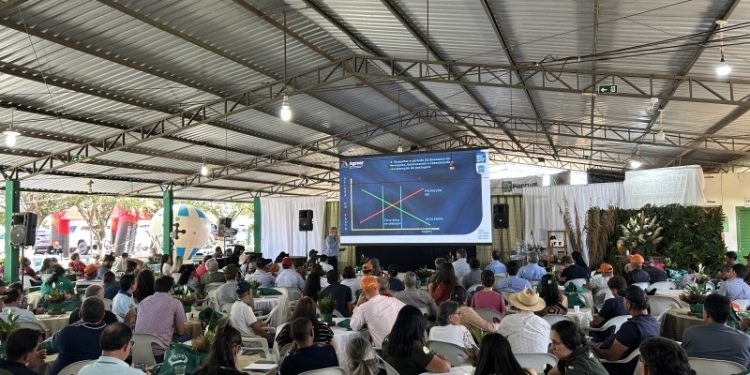 Simpósio da Pecuária em Costa Rica discute inovações e desafios do setor agropecuário