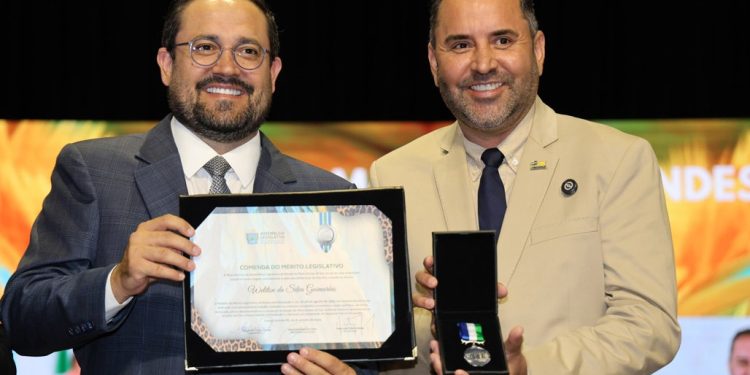 Prefeito Weliton Guimarães recebe Título de Cidadão Sul-Mato-Grossense